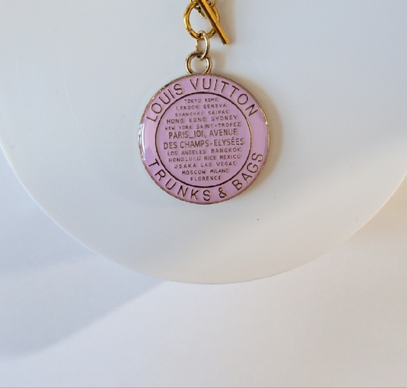 Louis Vuitton Pink And Gold Medallion With Unbranded Chain - Picture 3 of 6